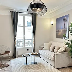 Charming With Eiffel Tower View Apartment Paris